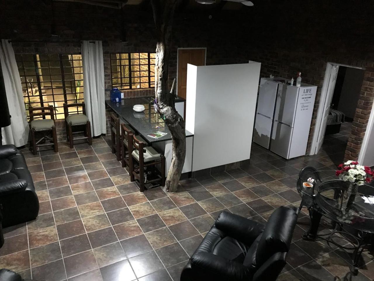 Kruger Wild Dog Inn House 1 Marloth Park Zimmer foto